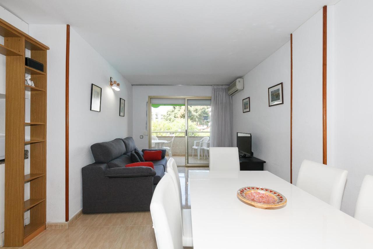 Uhc Marathon Apartments Салоу Екстериор снимка