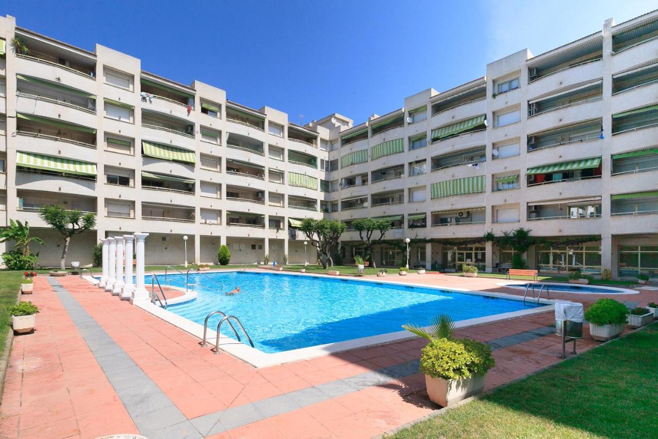 Uhc Marathon Apartments Салоу Екстериор снимка
