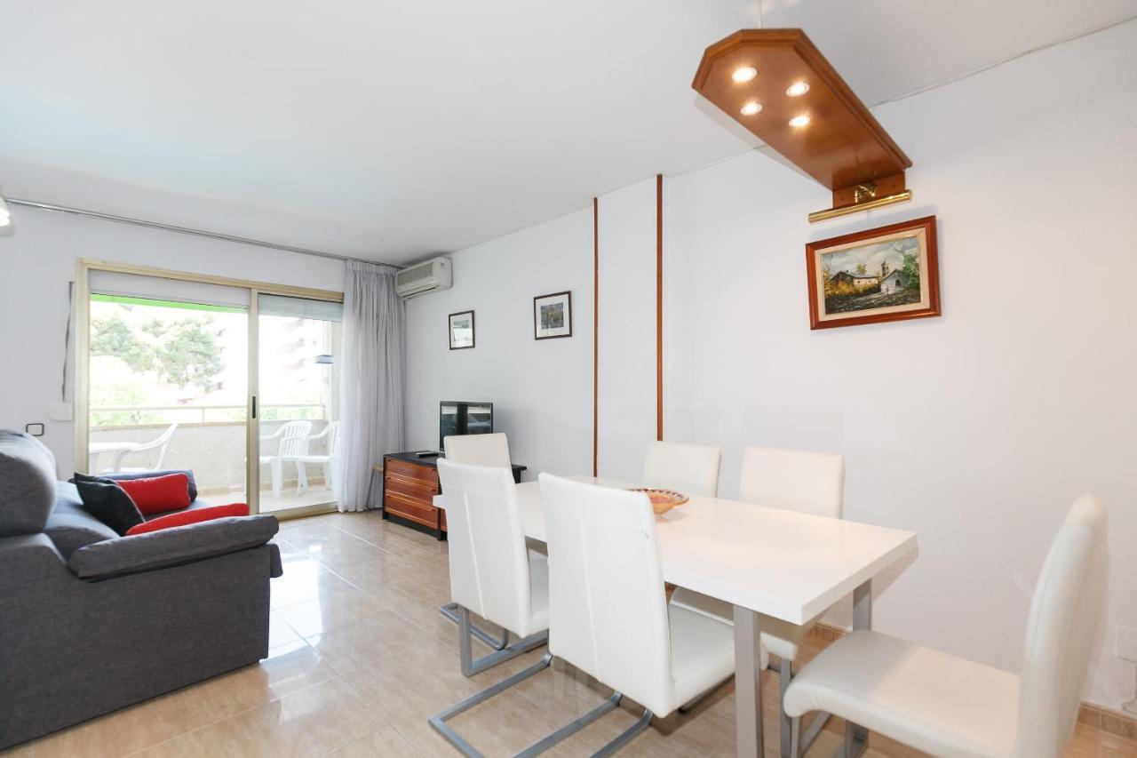 Uhc Marathon Apartments Салоу Екстериор снимка