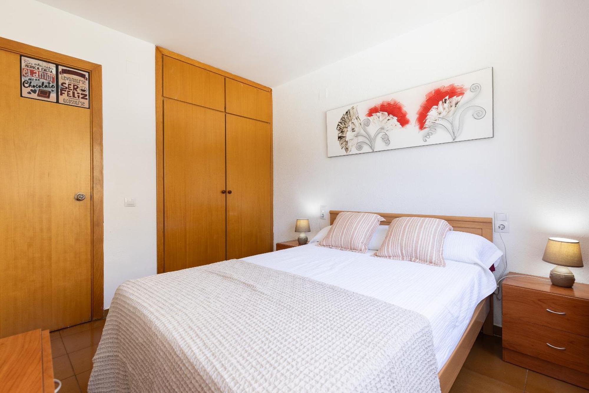 Uhc Marathon Apartments Салоу Екстериор снимка