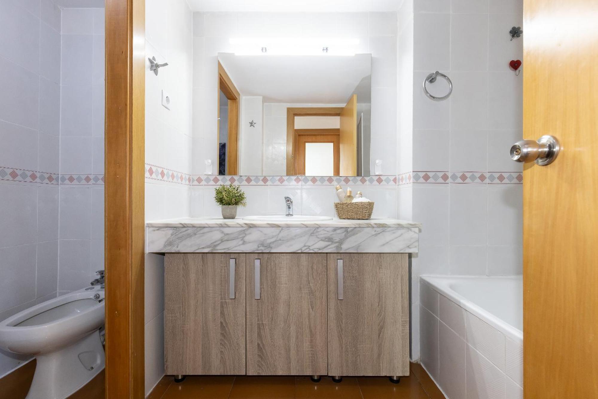 Uhc Marathon Apartments Салоу Екстериор снимка