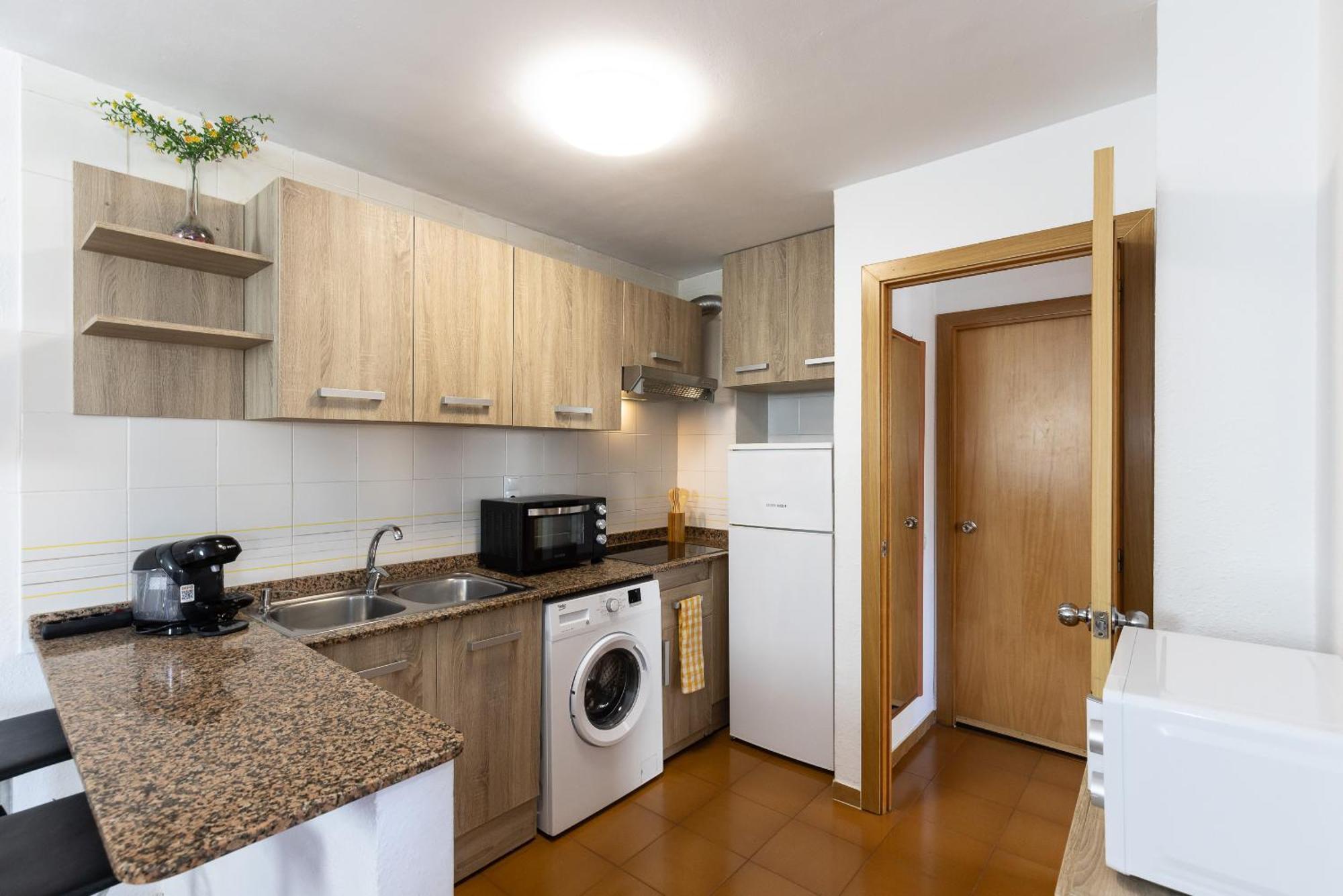 Uhc Marathon Apartments Салоу Екстериор снимка